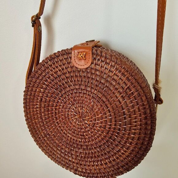 NWT RATTAN LEATHER MIX ROUND CROSSBODY BAG - Picture 2 of 10